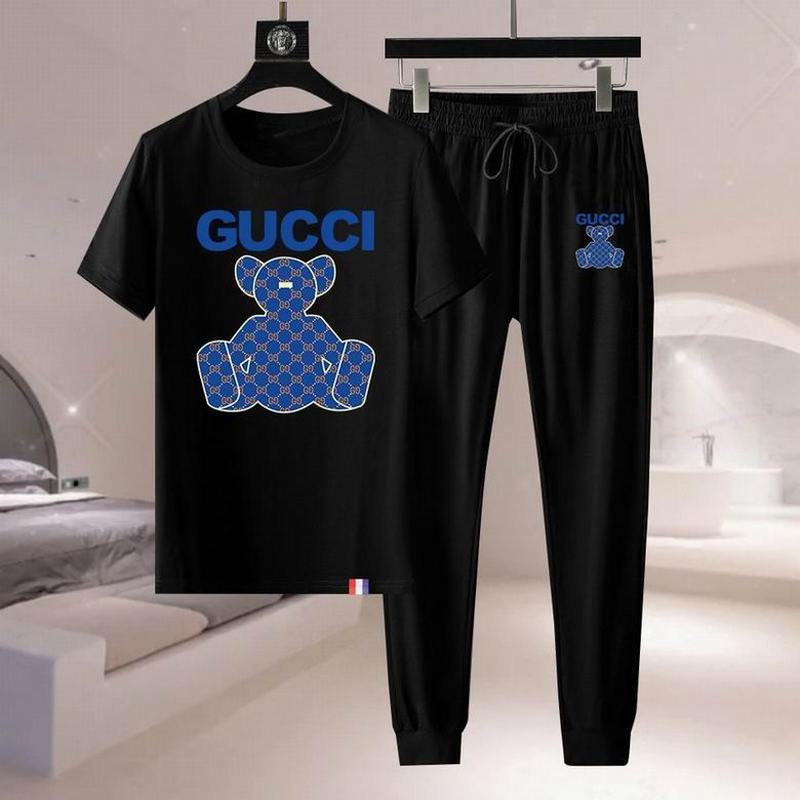 Gucci Men's Suits 604